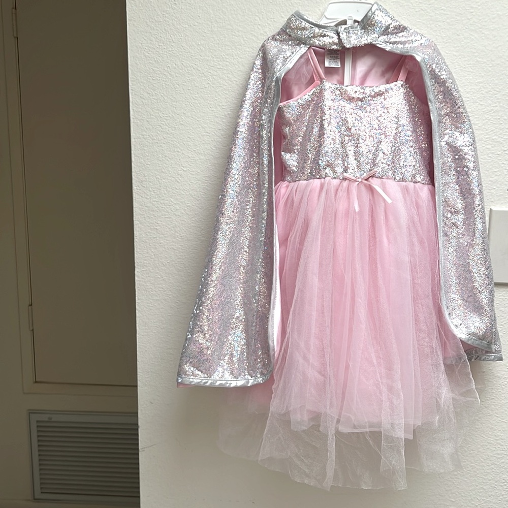 Great pretenders dress with Cape size 5-6